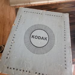 Vintage Kodak Carousel Slide Projector – Classic 1960s Photography Icon (With Original Box)