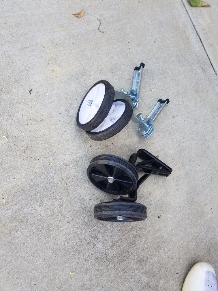 BIKE Training wheels 2 Pairs.