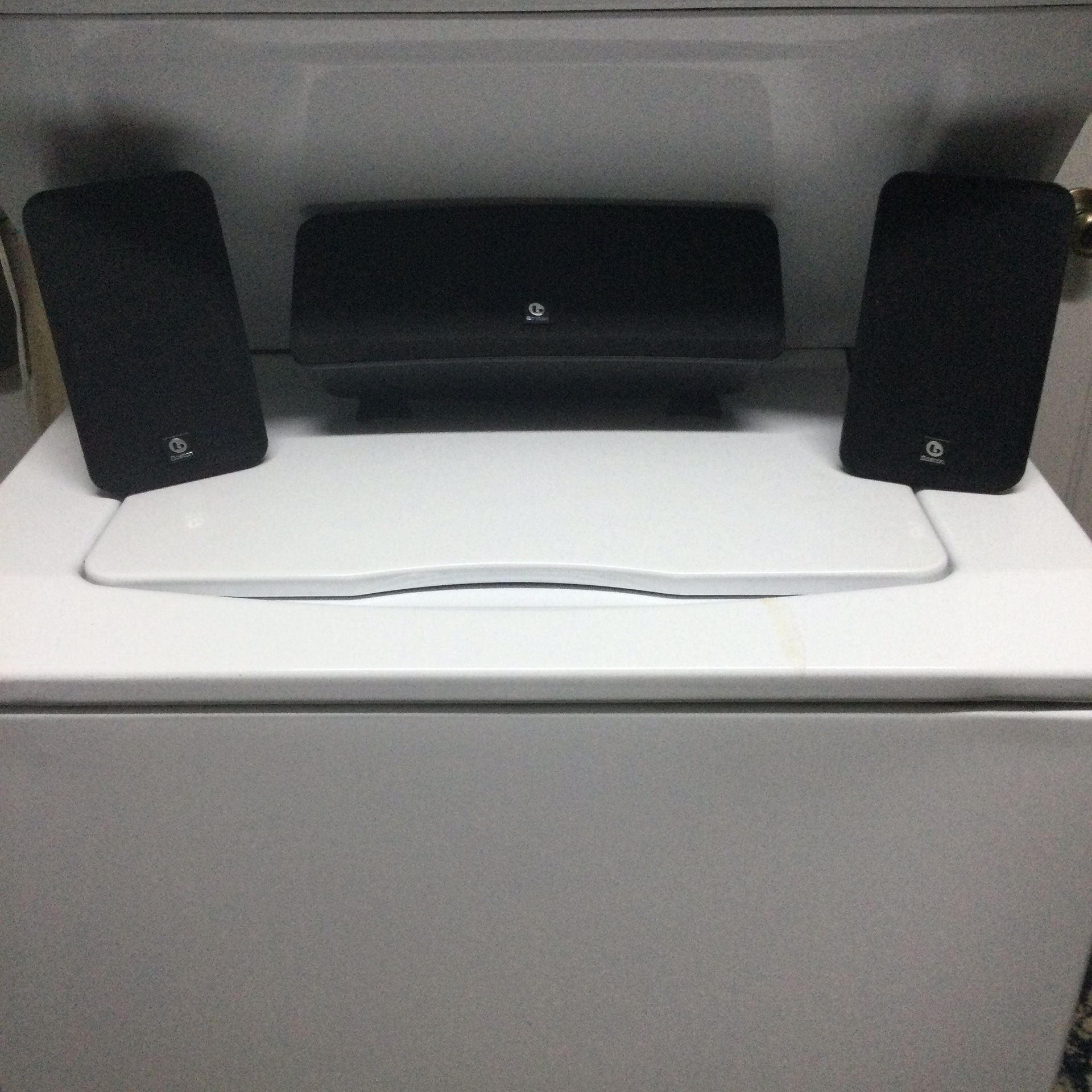 SPEAKERS.. BOSTON ..WIRED ..LIKE NEW.  (EXCE.LLENT CONDITION)..MODEL BAJ002126