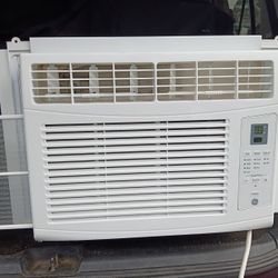 6000 BTU Window Unit Works Great 