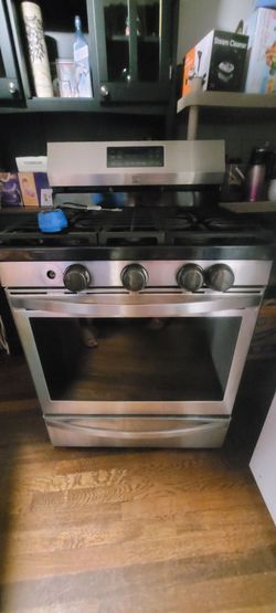 Kenmore Gas Stove 30”Wide Stainless Steel With 4 Burners  (can be fixed leftmost burner needs gas jet)