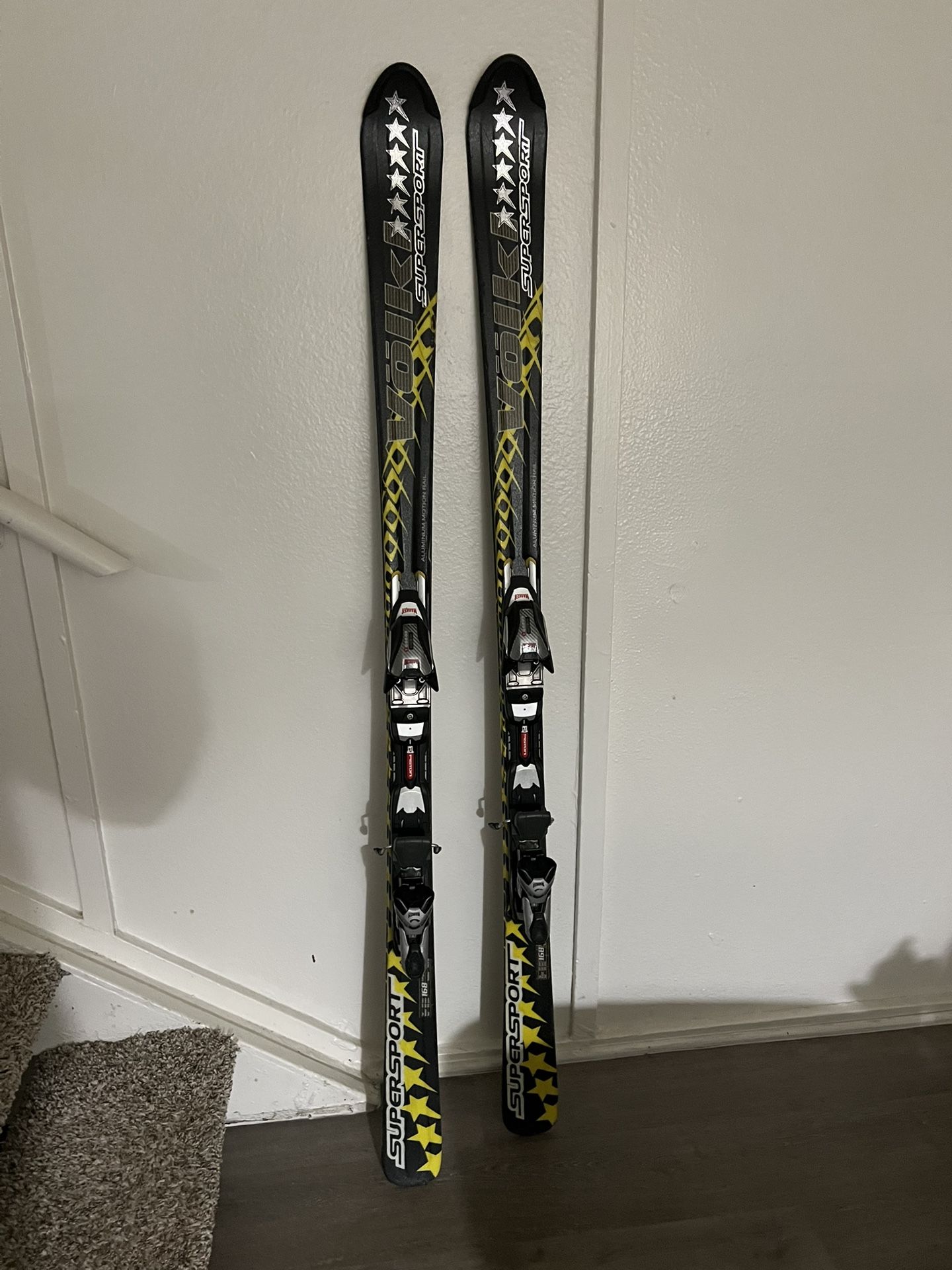 Völkl Supersport 5-Star Skis