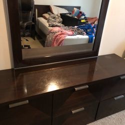 Dresser With Mirror & 6 Drawers