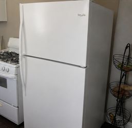 Whirlpool White Top-Freezer Refrigerator