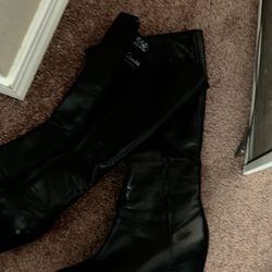 Clark’s Women’s Leather Boots NEW size 5  