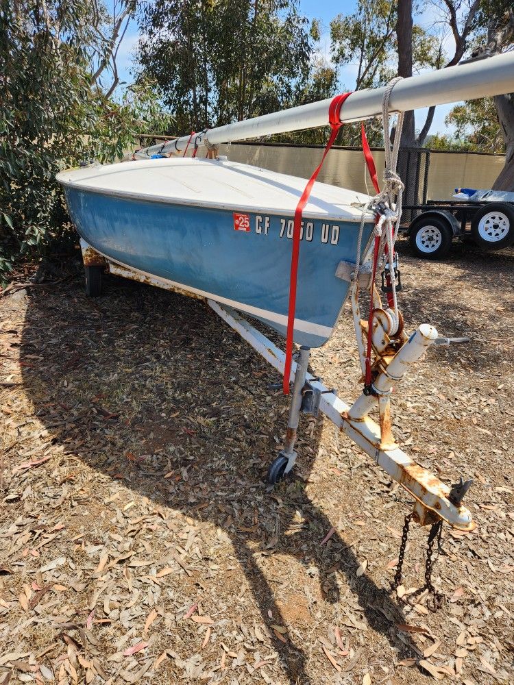 1974 Gordon Douglas 19' Day sailing or Racing Sloop