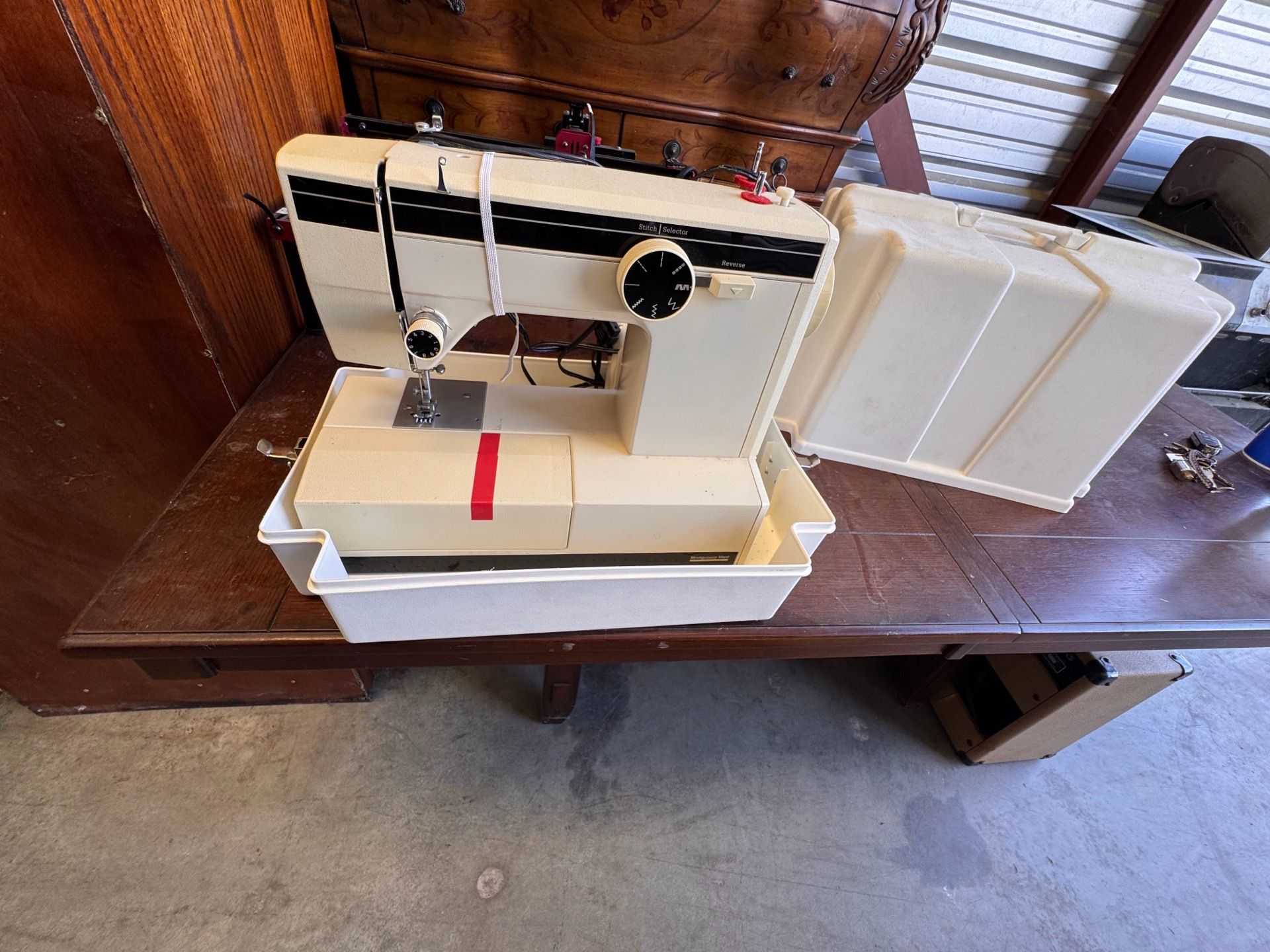 Montgomery Ward Sewing Machine Model UHT J 1904