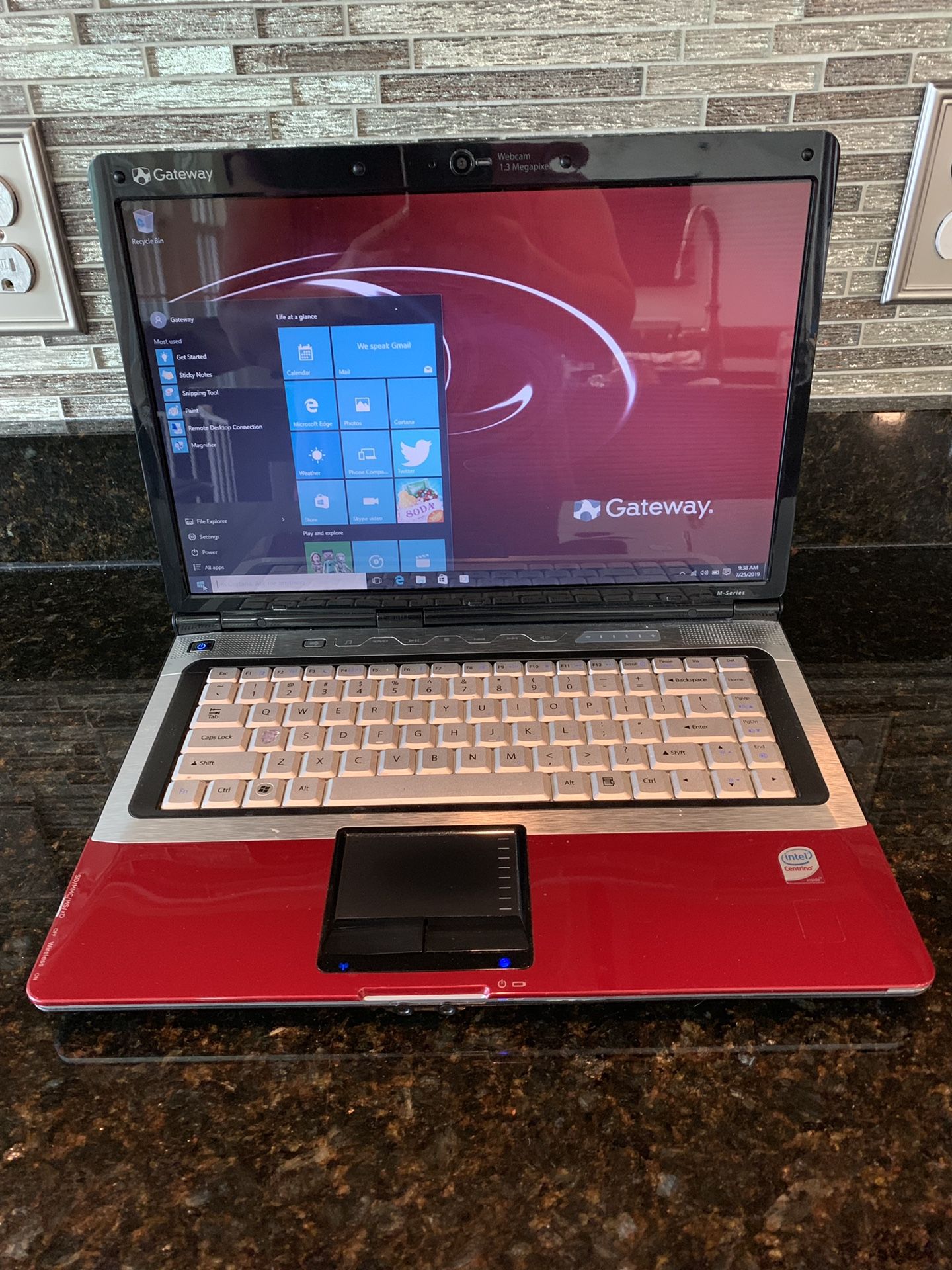 15” Gateway SA1 M- Series Laptop with HDMI, Webcam, Windows 10, and Microsoft Office