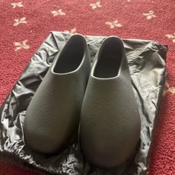 YZY SL-01 Black SLPRS Size 6