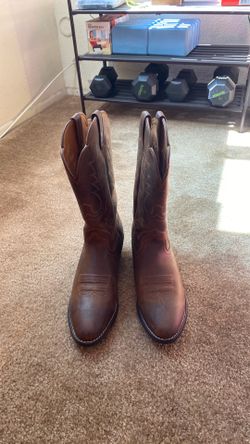 WOMEN’S ARIAT ZIZE 9 C IN BROWN COLOR