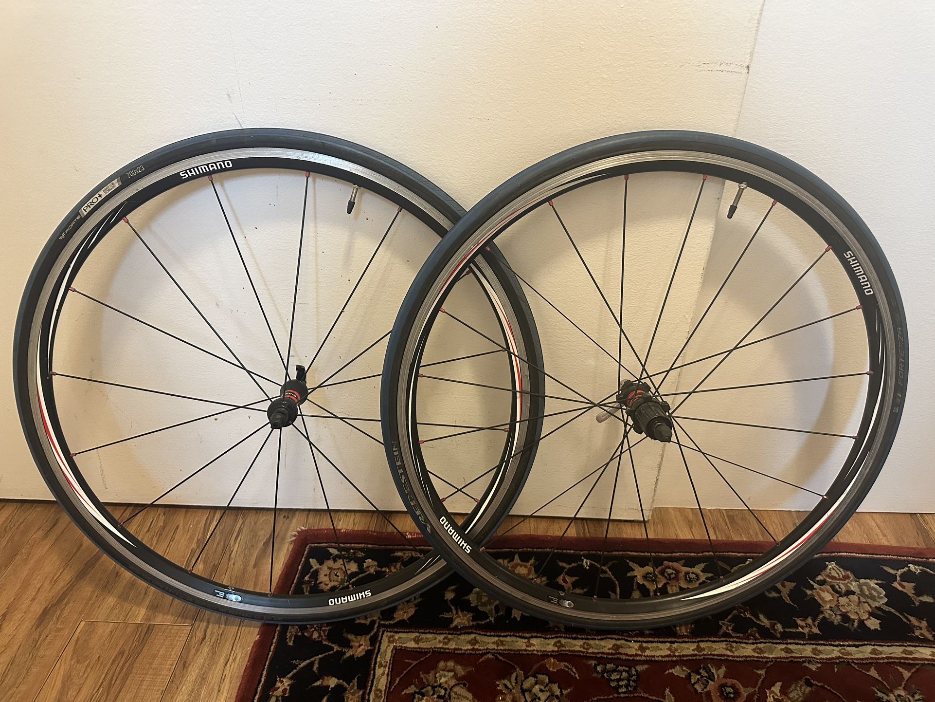 Shimano RS10 Road Bike Wheelset With 700x23c Tires And Inner Tubes