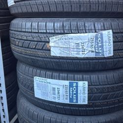 235/65/18 Kumho Tires 🛞 