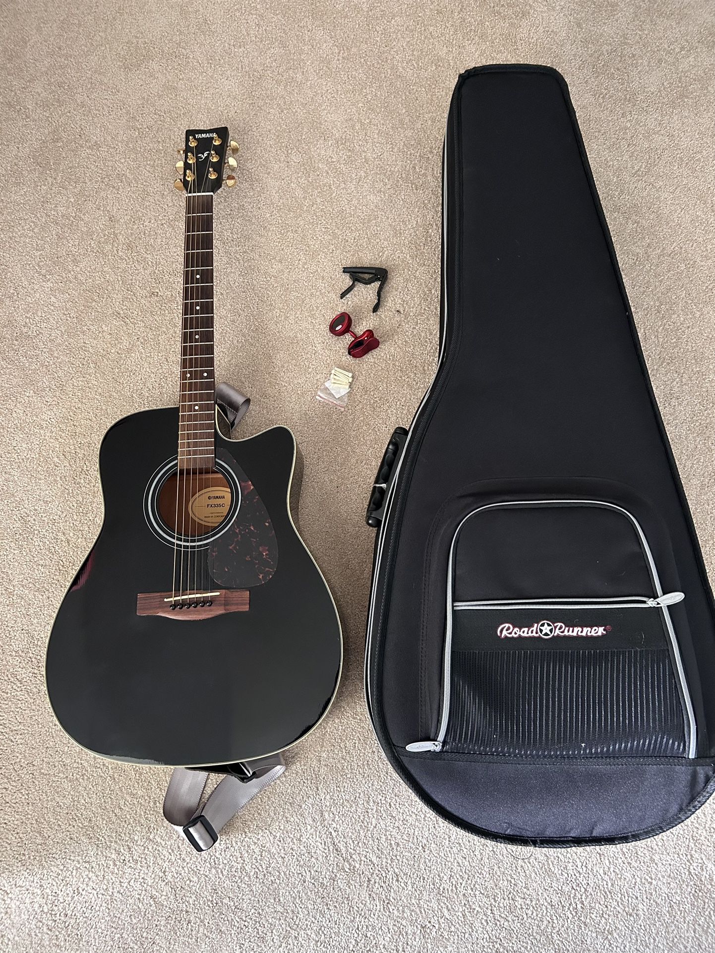 Yamaha Acoustic Guitar With Roadrunner Case 