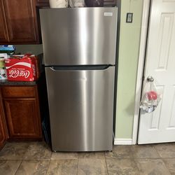 FRIGIDAIRE REFRIGERATOR $900