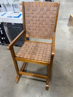 Wooden rocking chair New