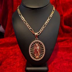 Cadena con dije Virgen