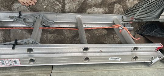 20’ Aluminum Louisville extension ladder 20’ Aluminum Louisville extension ladder