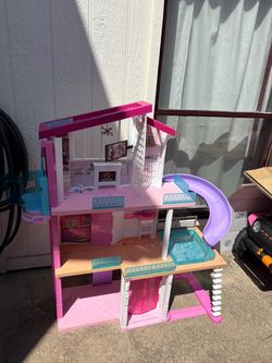 Barbie dreamhouse