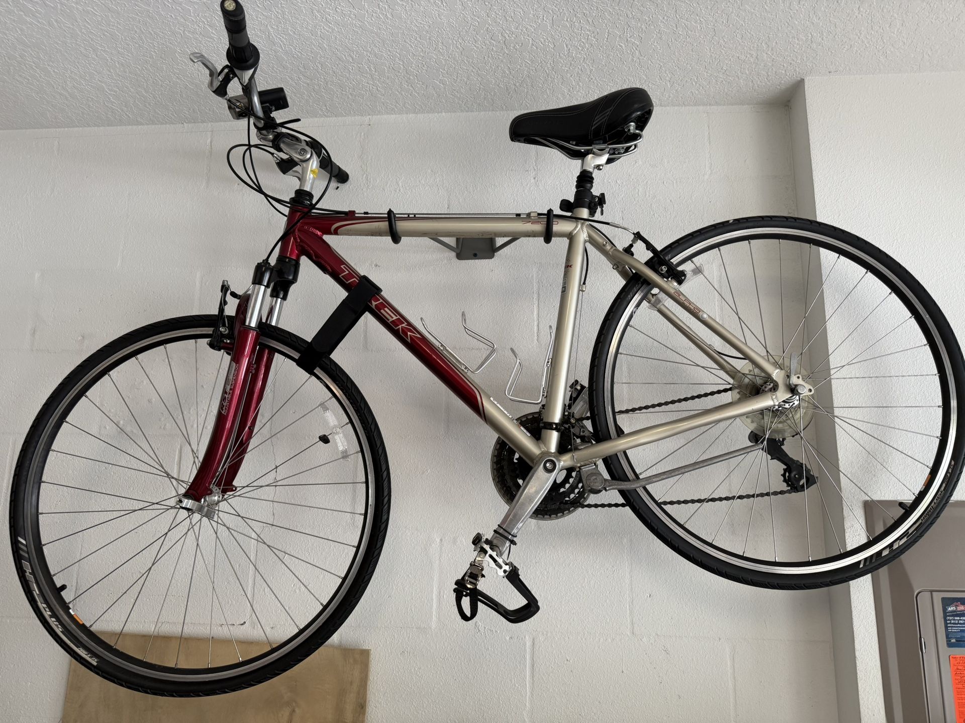 Trek Hybrid 7200