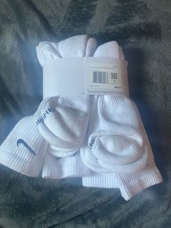 White Nike socks Men’s 8-12 and Woman’s 10-13