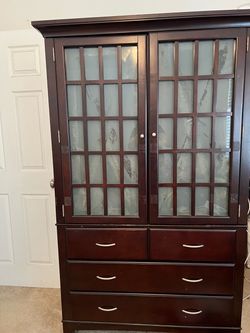 Free armoire - 91977 Casa De Oro side