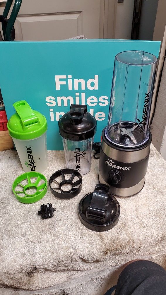 New Isagenix Blender Set NEW (3 Cups)
