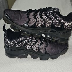 Nike Air VaporMax Plus Black White Geometric 924453-017 Men's Athletic Sneaker, size 10M