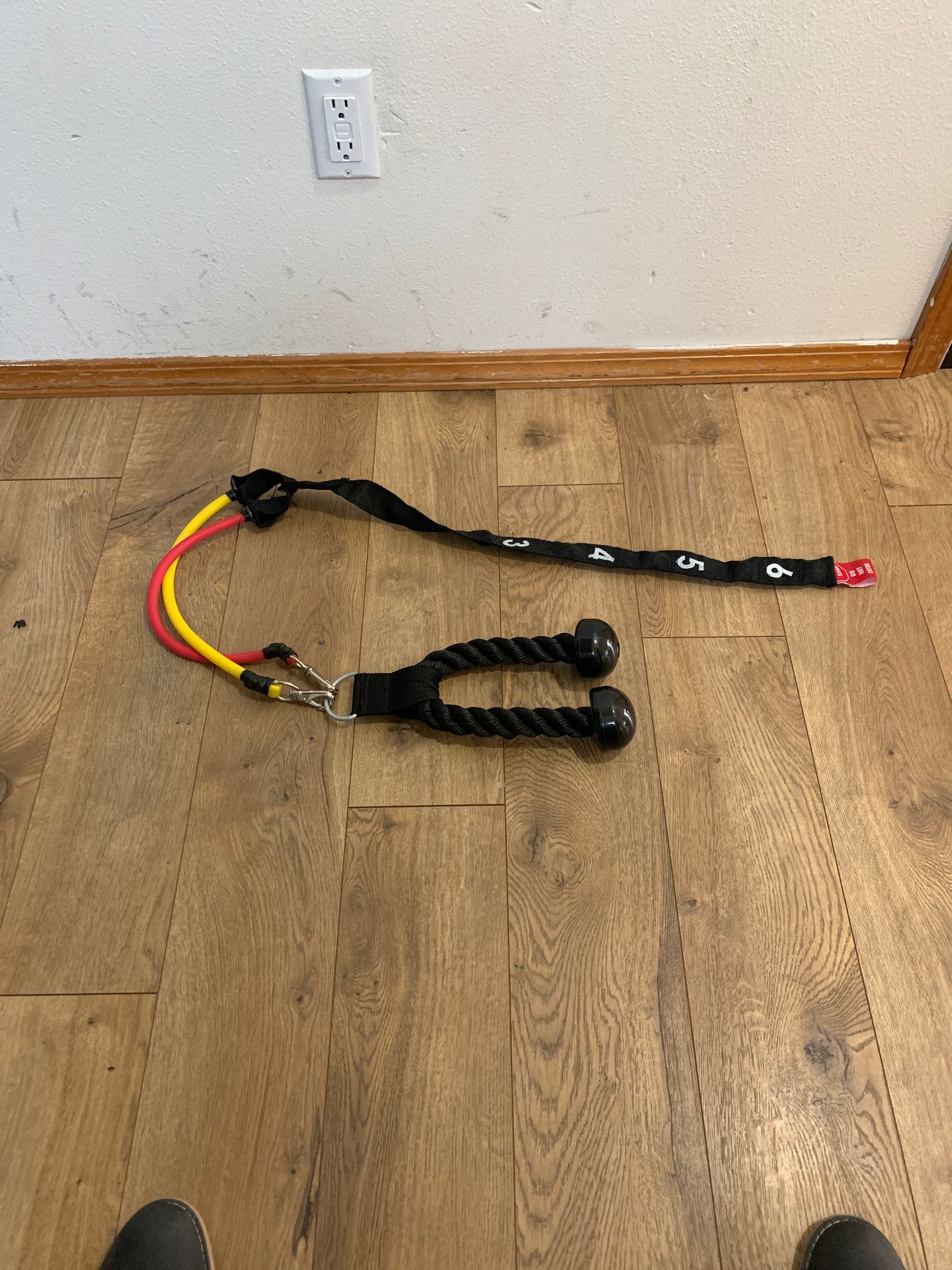 Tricep resistance band in home equipment