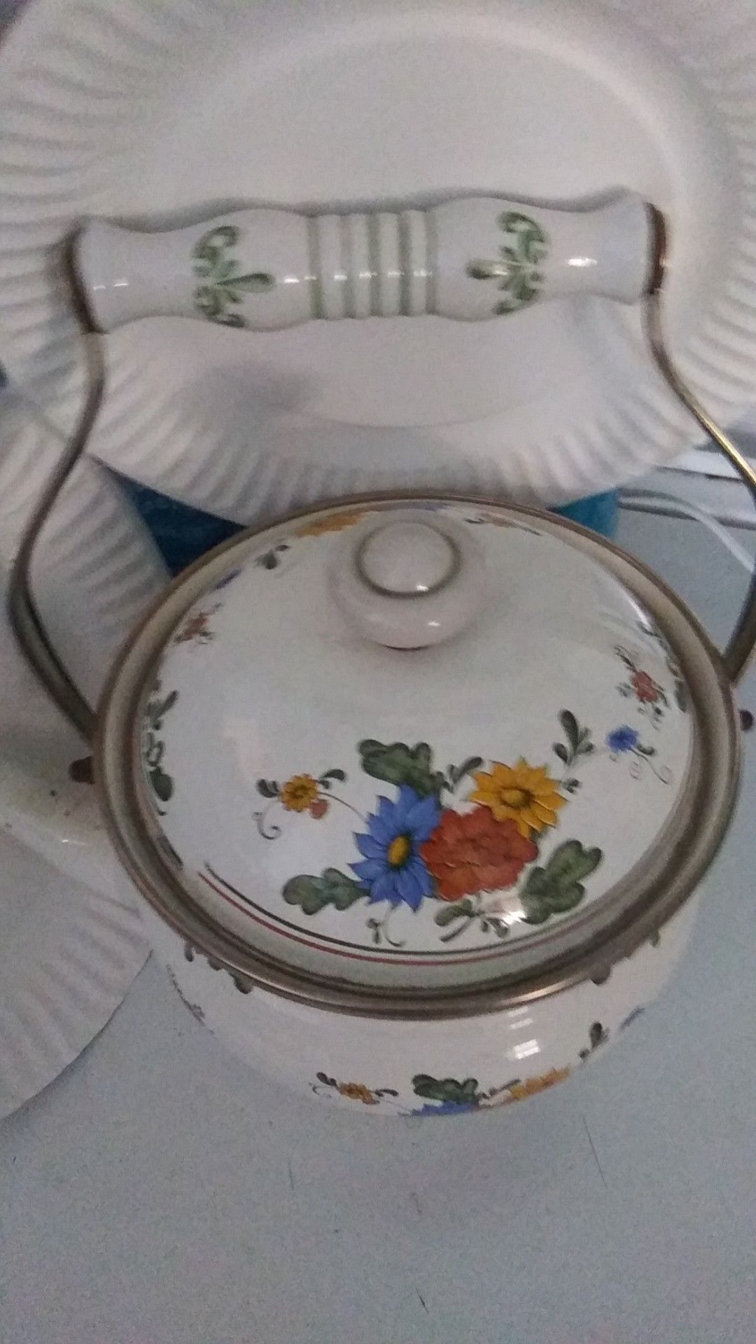 Vintage tea kettle pot porcelain enamel flowers.2 qts.