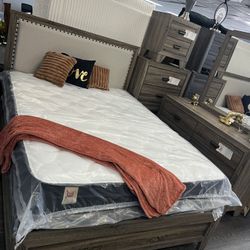 Bedroom Set Queen Incluye …Bed Queen,Dresser,mirror , Chest Y Nighstand (1)