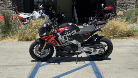 2024 Aprilia Tuono V4 Factory 1100