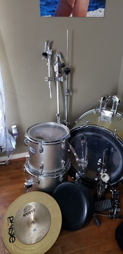 Rock wood drum set