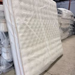 SALE! ✨ KING MATTRESS SAATVA CLASSIC $489