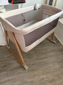 Baby Bassinet with Wood Legs