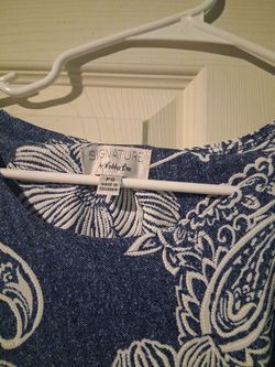 Signature by Robbie Bee Blue Paisley Top PS