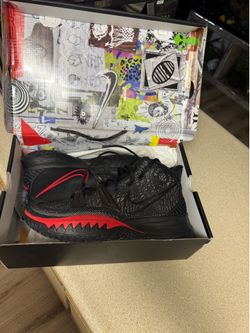Nike kirye black/black-universityred 11.5 sneakers new