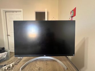 *Moving Sale* LG desktop monitor 27UK850