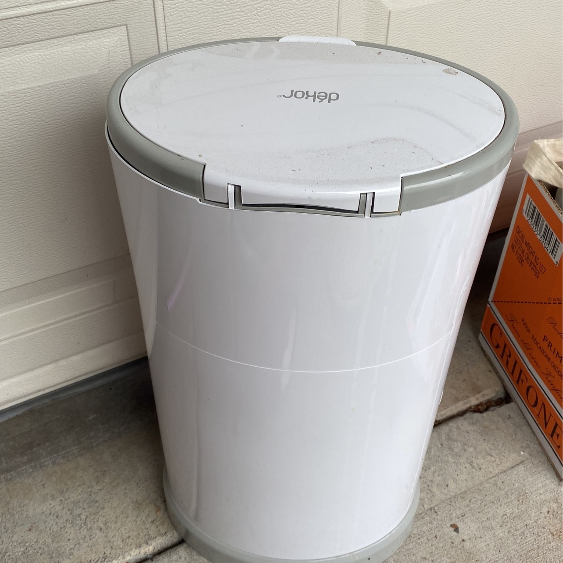 Dekor Diaper Dispenser