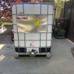 Clean 330 gallon totes not used for fertilizers or any hazard chemicals extremely clean one time use totes