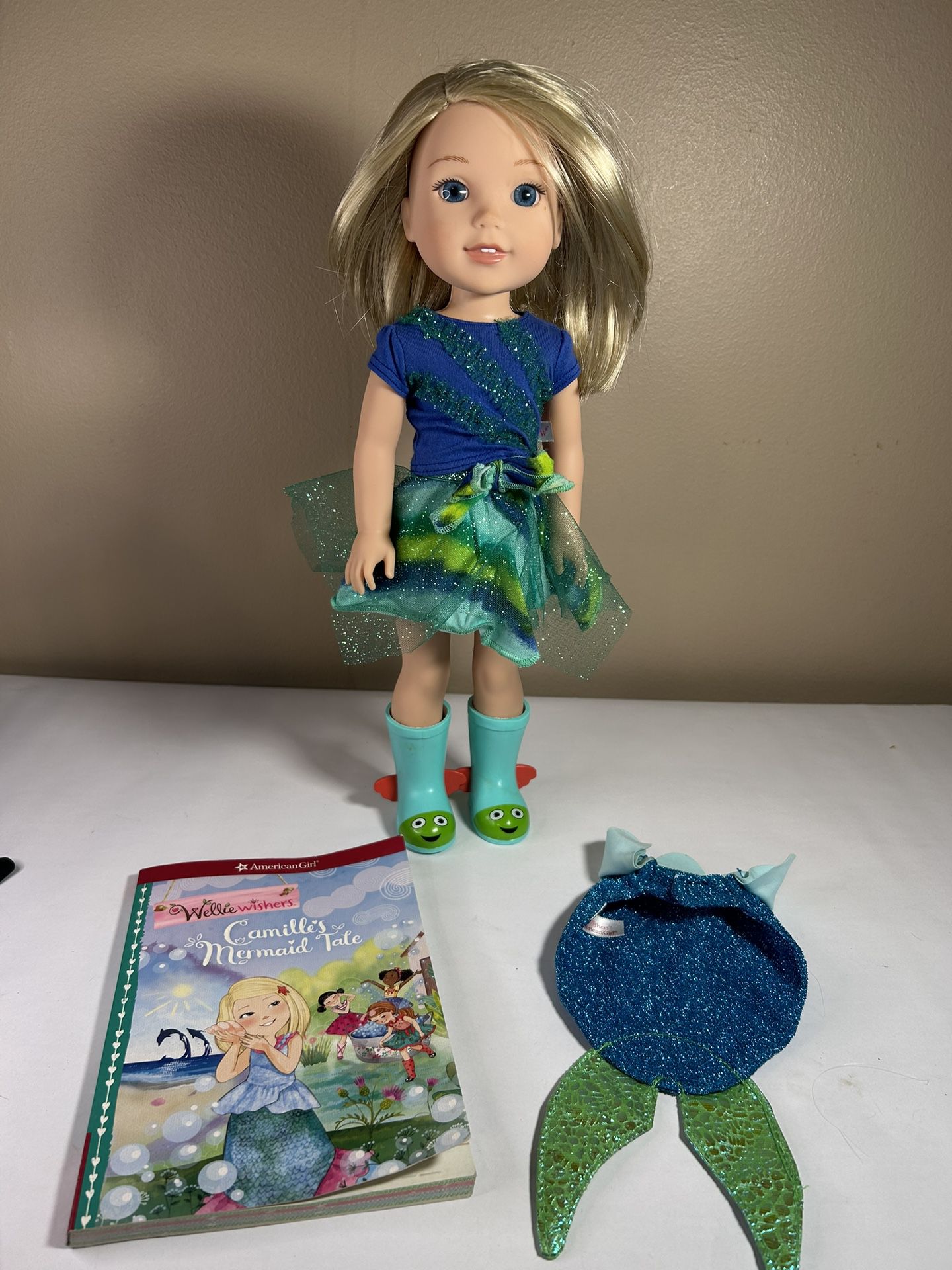 American Girl Play Doll Wellie Wishers Camille Doll Pre-Owned FGD40 1737PY Book