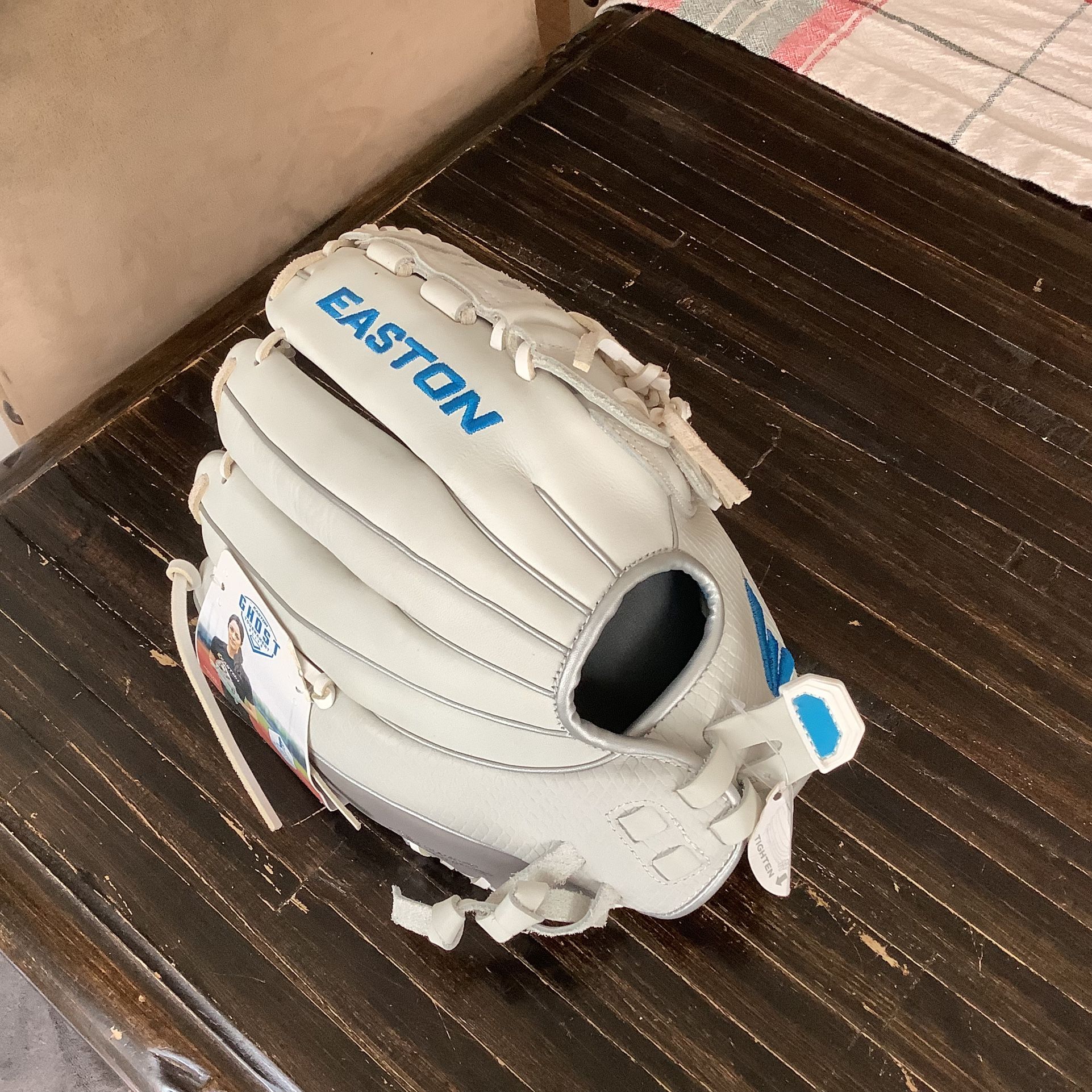 Easton Ghost Elite brand new fastpitch softball glove , 12” white/gray color model A130746 Diamond Pro Steer leather Adjustable strap for the perfect 