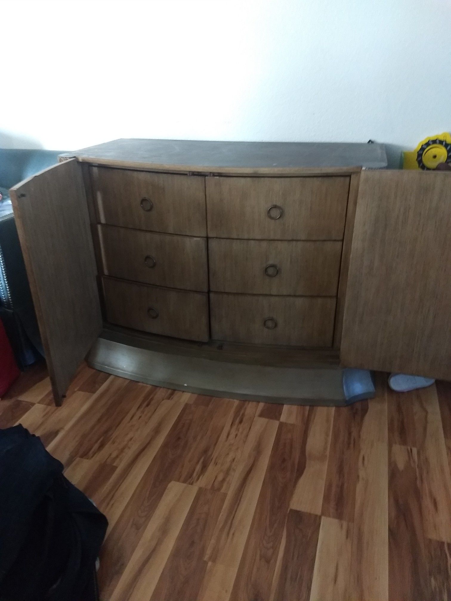 Entertainment center
