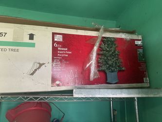 6 Foot Pre- Lit Potted Xmas Tree