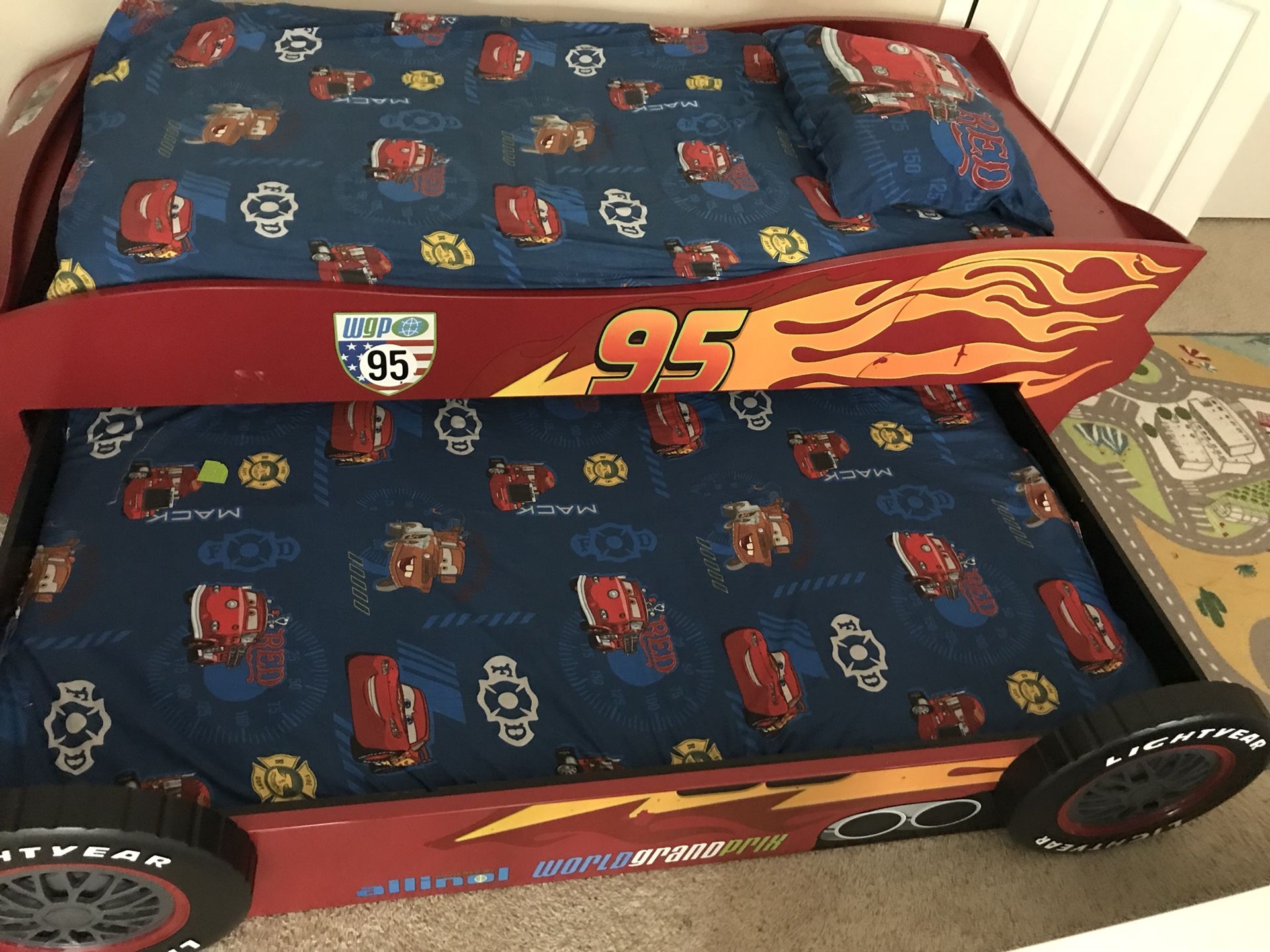 Lightning mcqueen clearance bed with trundle