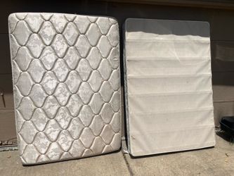 Queen mattress and boxspring