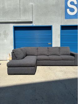 Living Spaces Dark Gray Couch 🛻Delivery Available🛻