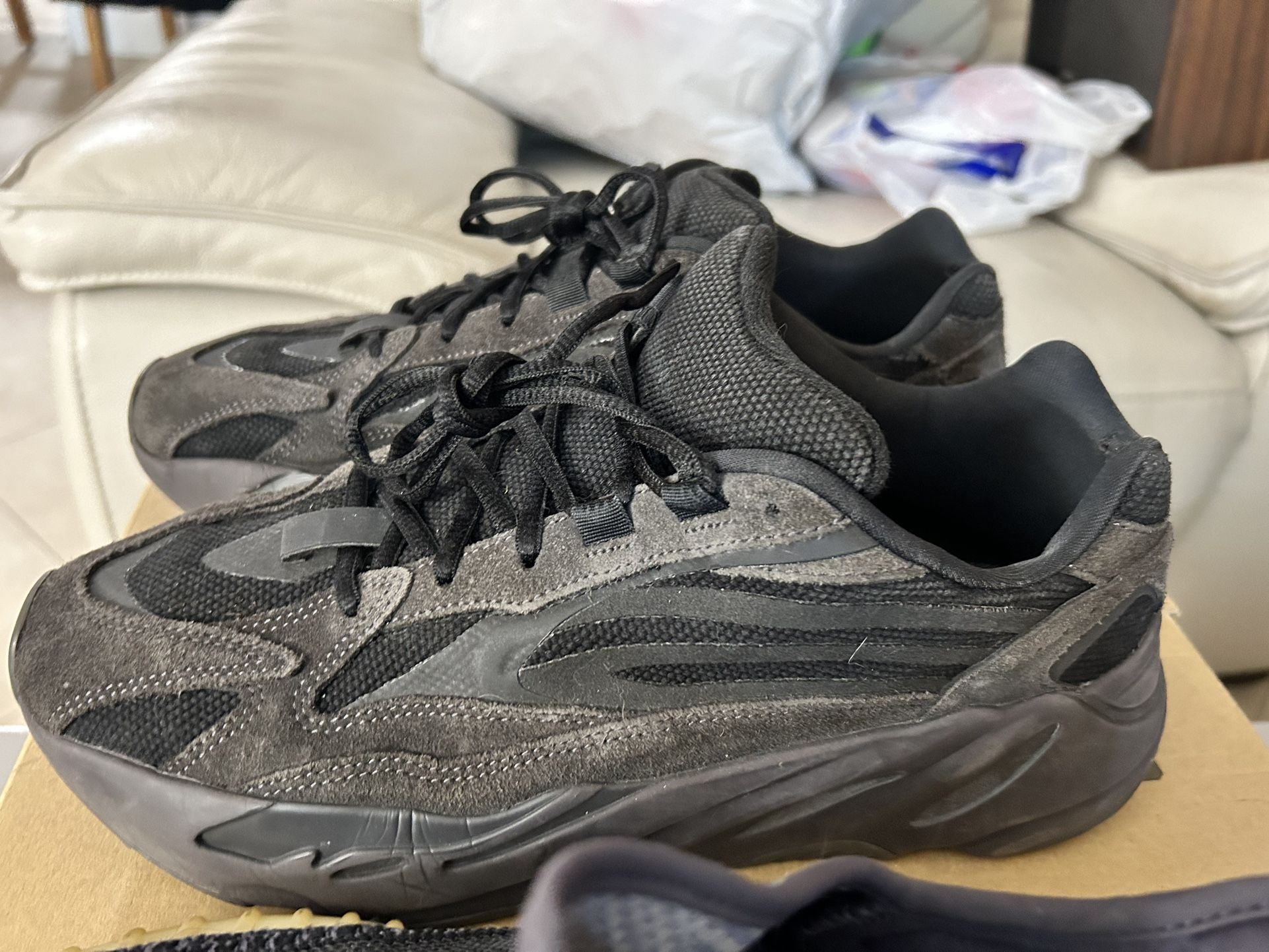 Adidas Yeezy Boost 700 V2 Vanta