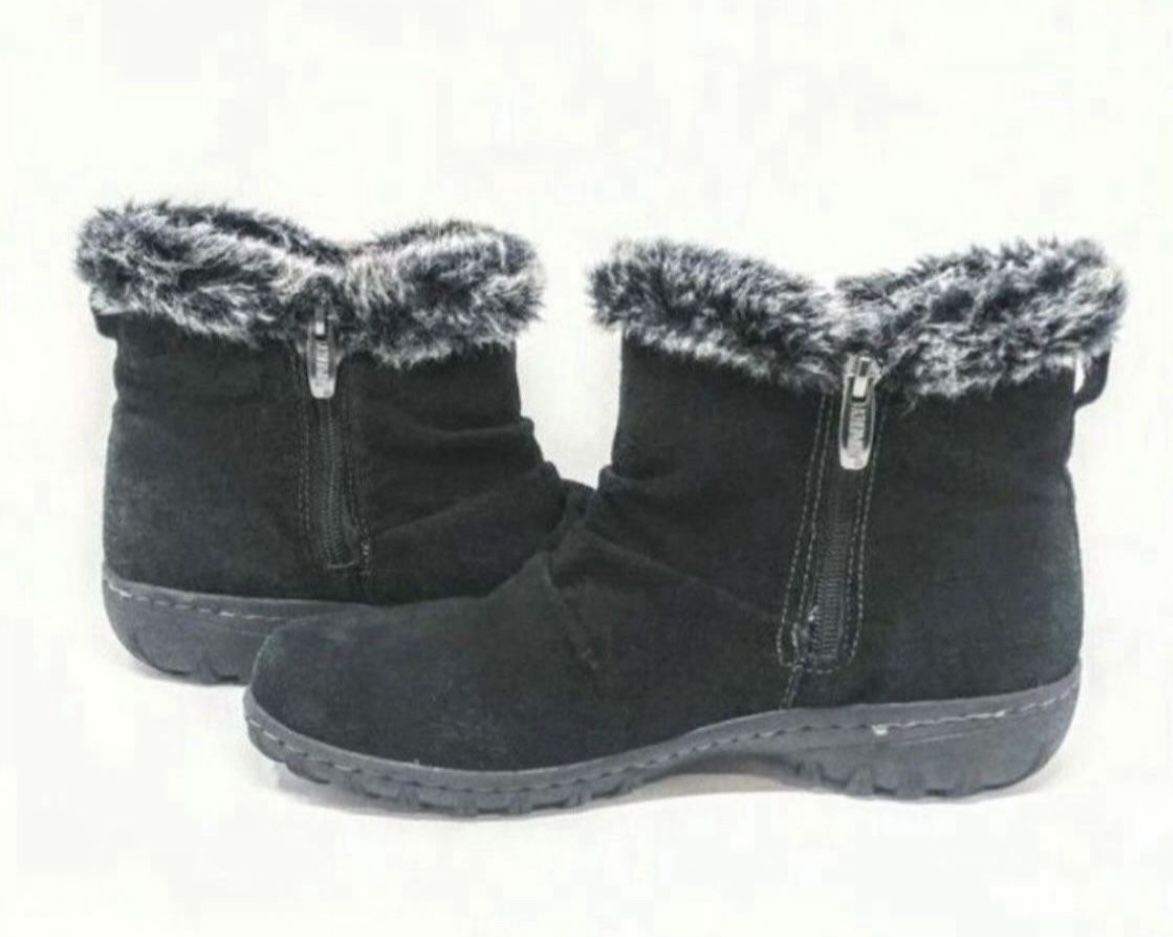 Khombu Insulated Black Suede Ankle Boots Women's Size 6