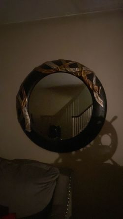 Round Wall Mirror with Decorative Frame