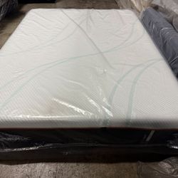 Queen Mattress Tempurpedic ProAdapt Firm 